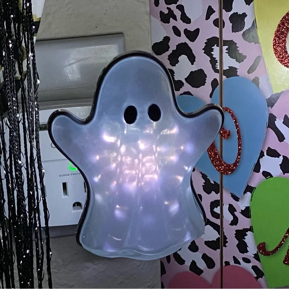 BATH AND BODY WORKS FIBER OPTIC GHOST NIGHTLIGHT WALLFLOWER PLUG